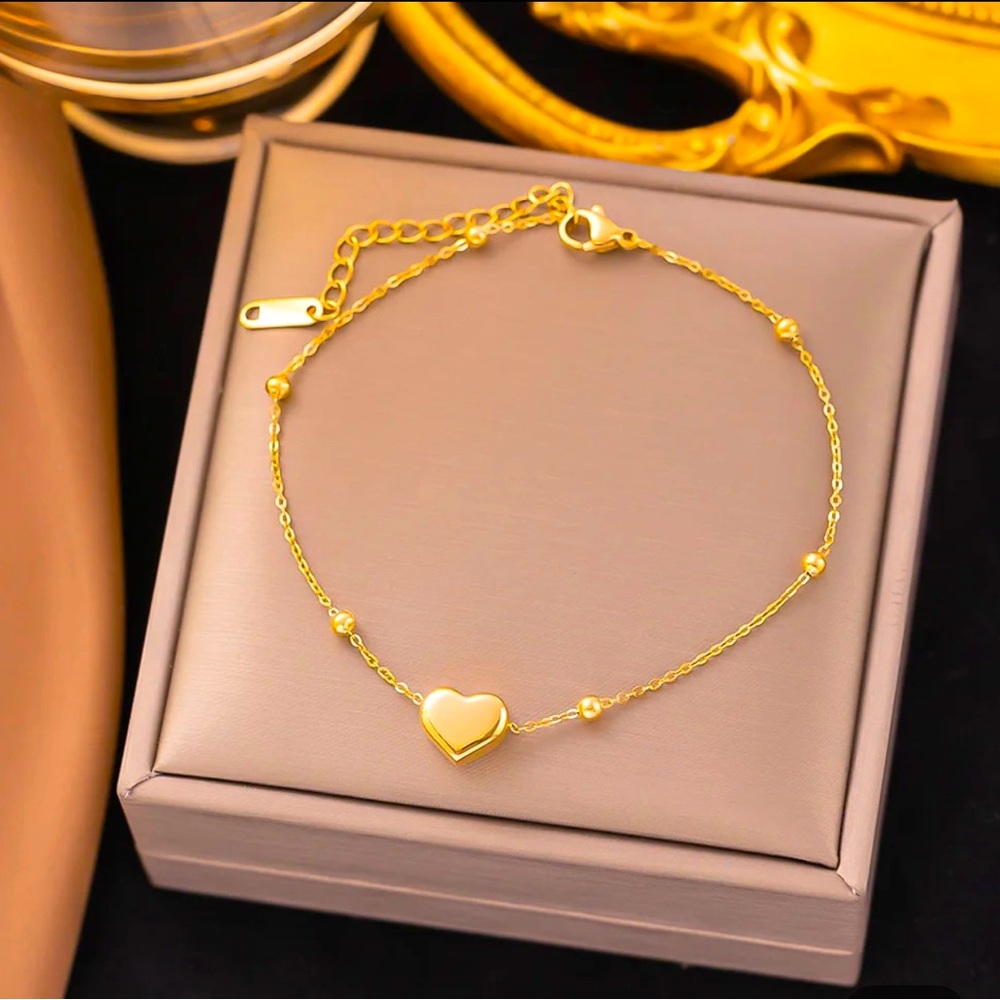 New Adjustable 18k Gold Stainless Steel Heart Bracelet.